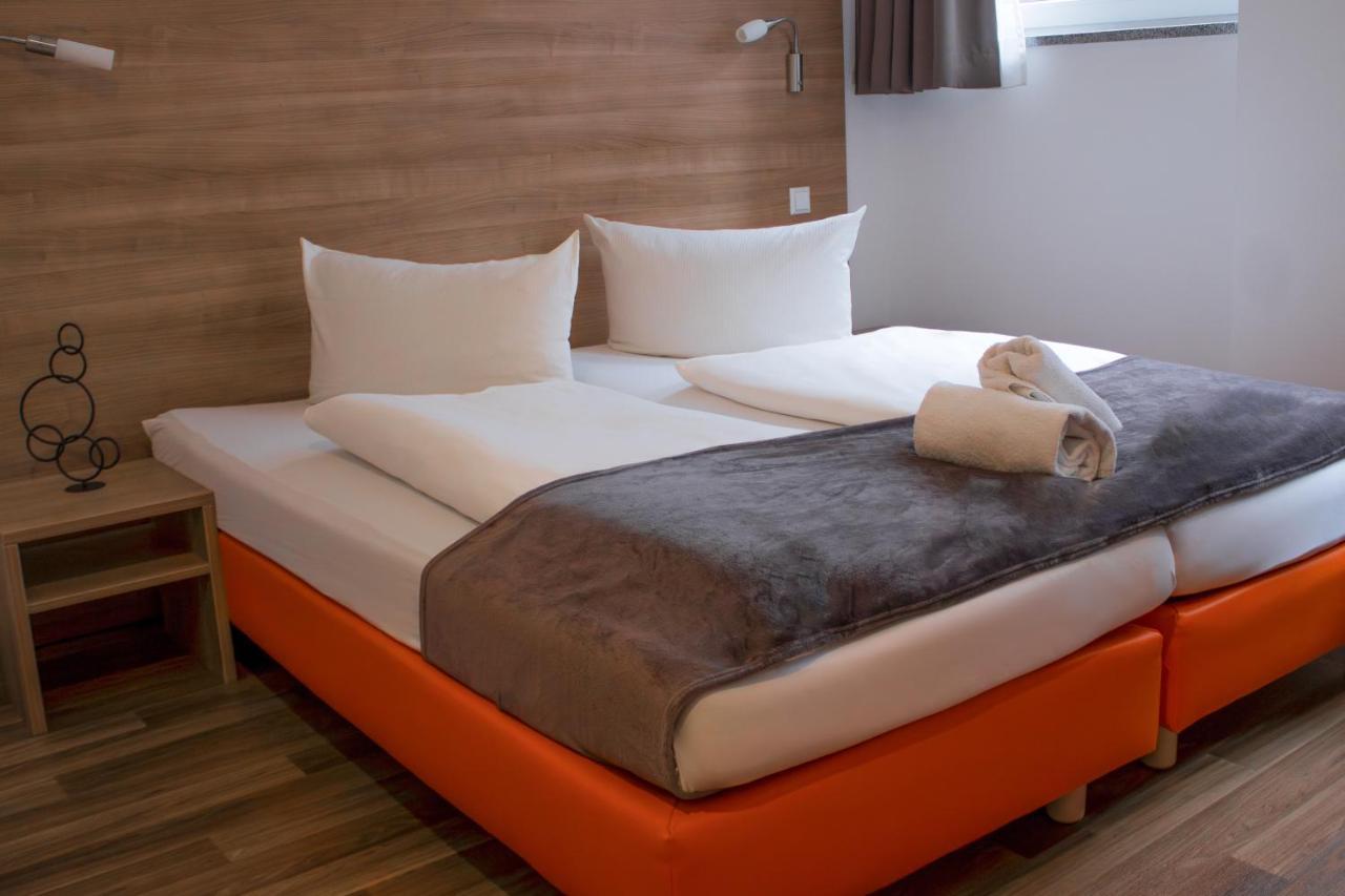 Orange Hotel Und Apartments Neu-Ulm Bagian luar foto
