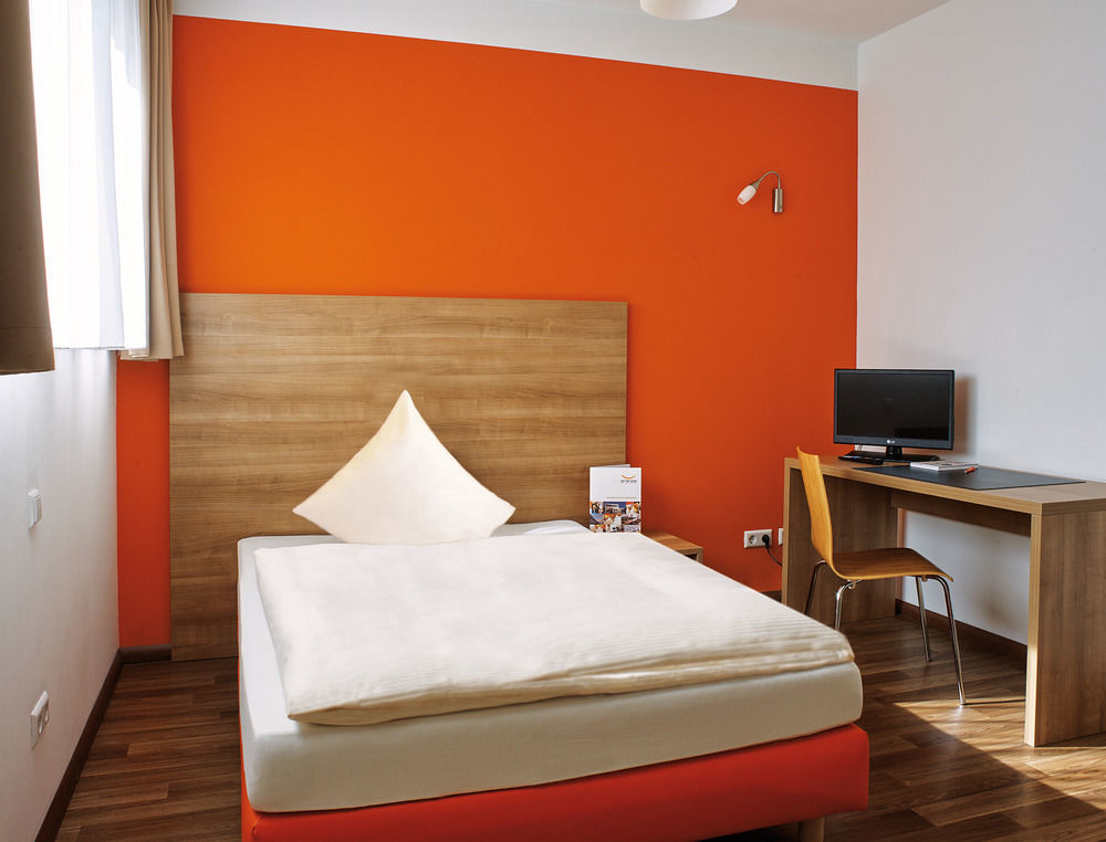 Orange Hotel Und Apartments Neu-Ulm Bagian luar foto
