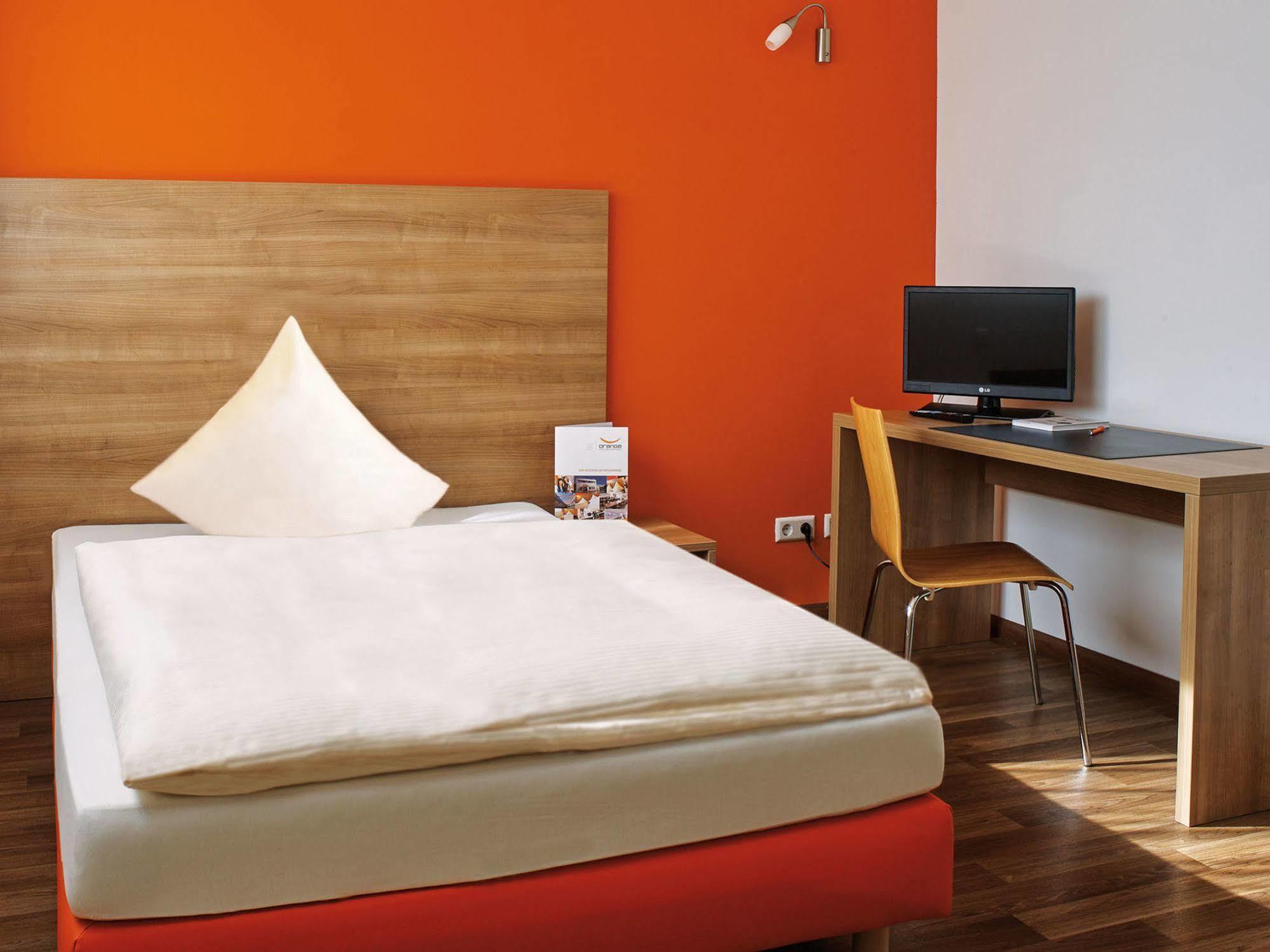 Orange Hotel Und Apartments Neu-Ulm Bagian luar foto